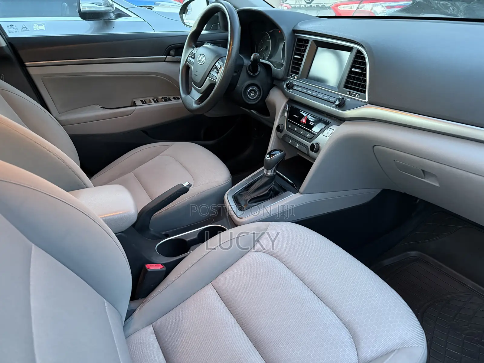Hyundai Elantra SE Sedan FWD (2.0L 4cyl 6M) 2017 Gray