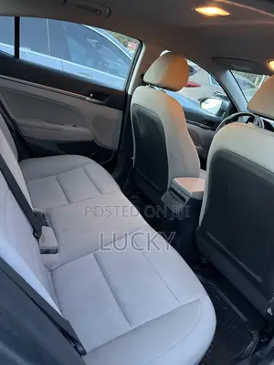 Hyundai Elantra SE Sedan FWD (2.0L 4cyl 6M) 2017 Gray