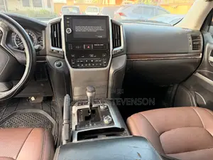Toyota Land Cruiser 4.5 V8 VXR 2019 White