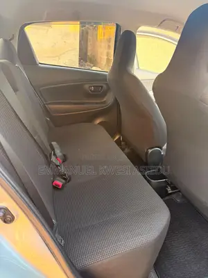 Toyota Vitz 1.3 AWD 5dr 2017 Gray