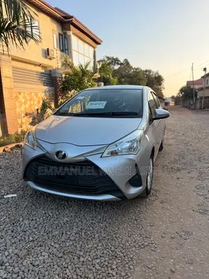 Toyota Vitz 1.3 AWD 5dr 2017 Gray