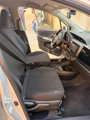 Toyota Vitz 1.3 AWD 5dr 2017 Gray