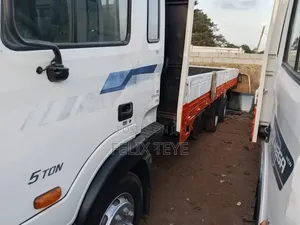 Hyundai 5Ton Double Axles 8 Holes