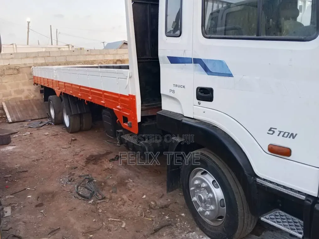 Hyundai 5Ton Double Axles 8 Holes