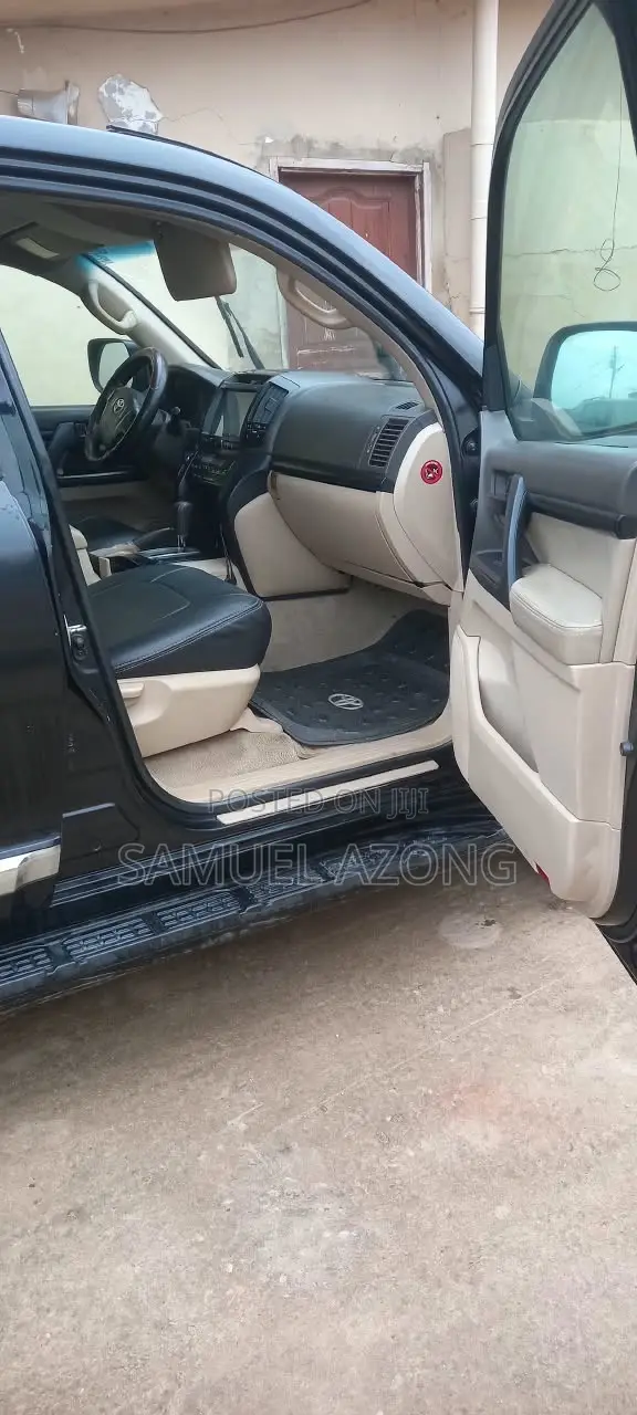 Toyota Land Cruiser 4.5 V8 GX-R 2012 Black