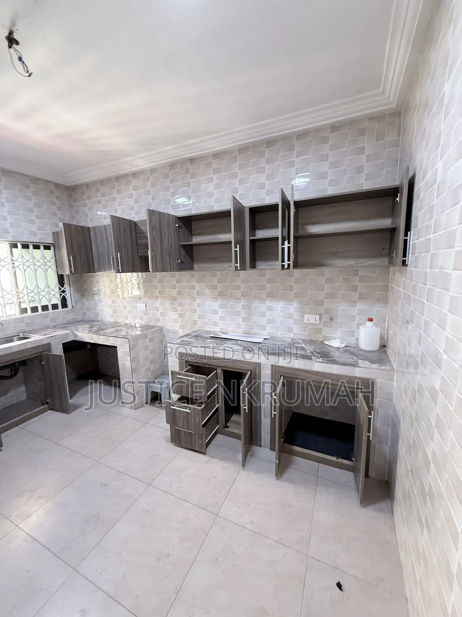 2bdrm Apartment in Mr Justice Estate, Bortiano for rent