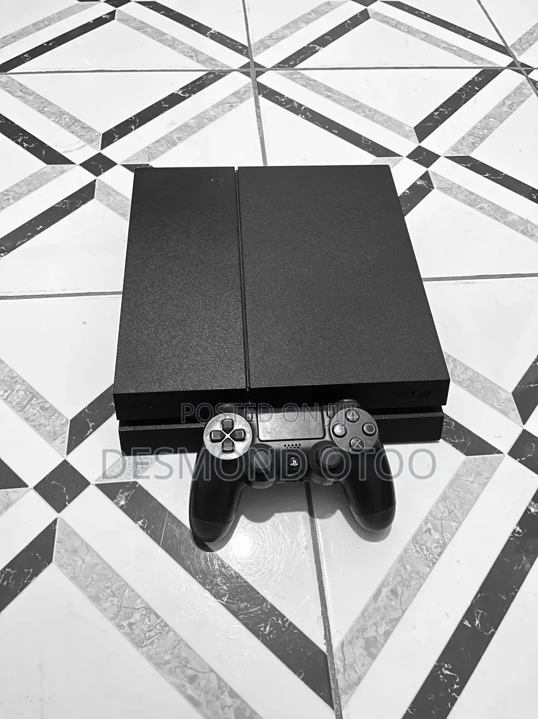 PlayStation 4 Standard.