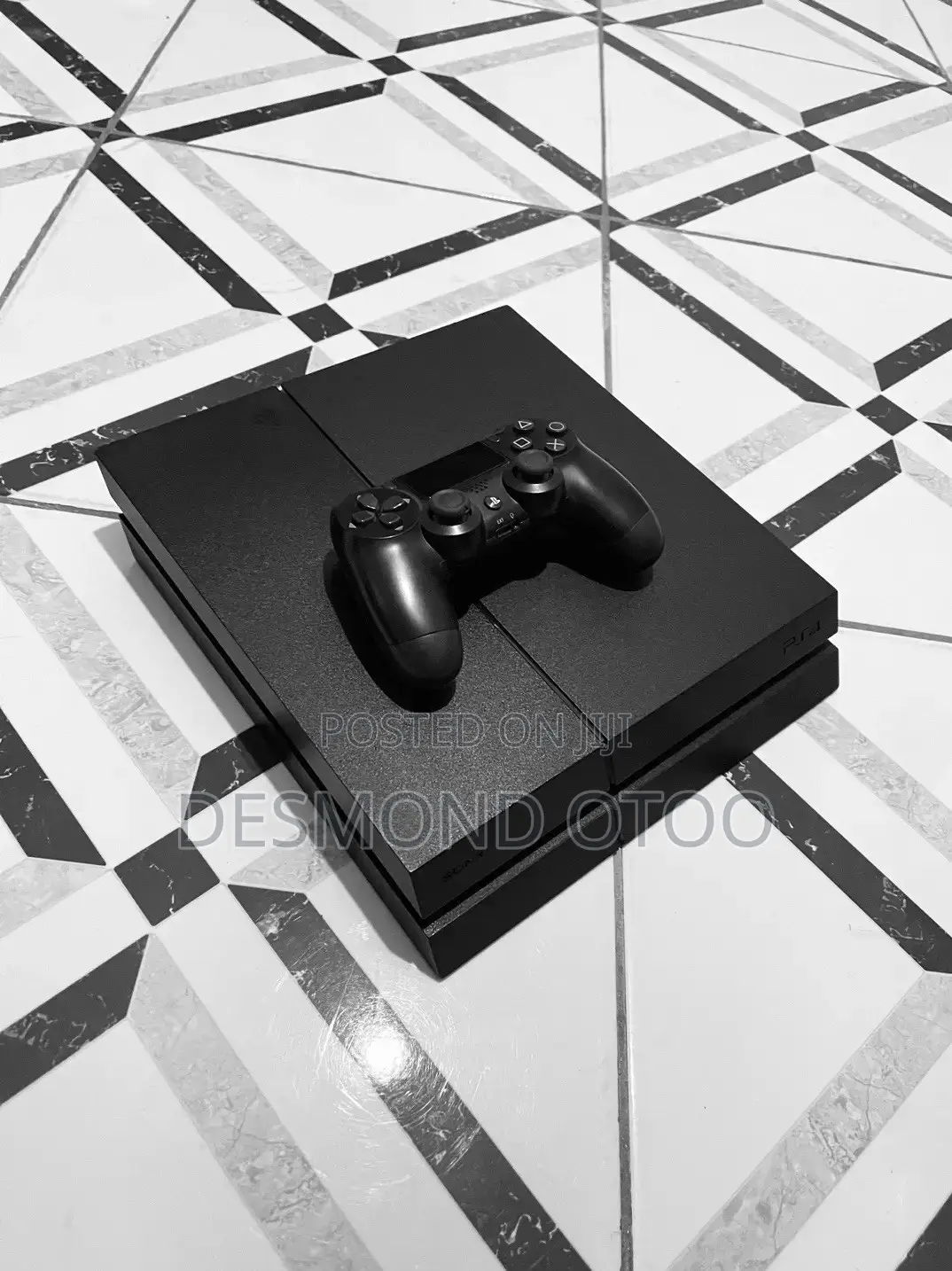 PlayStation 4 Standard.