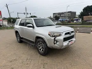 Toyota 4-Runner TRD Off Road 4dr 4x4 (4.0L 6cyl 5A) 2017 Silver