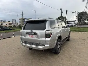 Toyota 4-Runner TRD Off Road 4dr 4x4 (4.0L 6cyl 5A) 2017 Silver