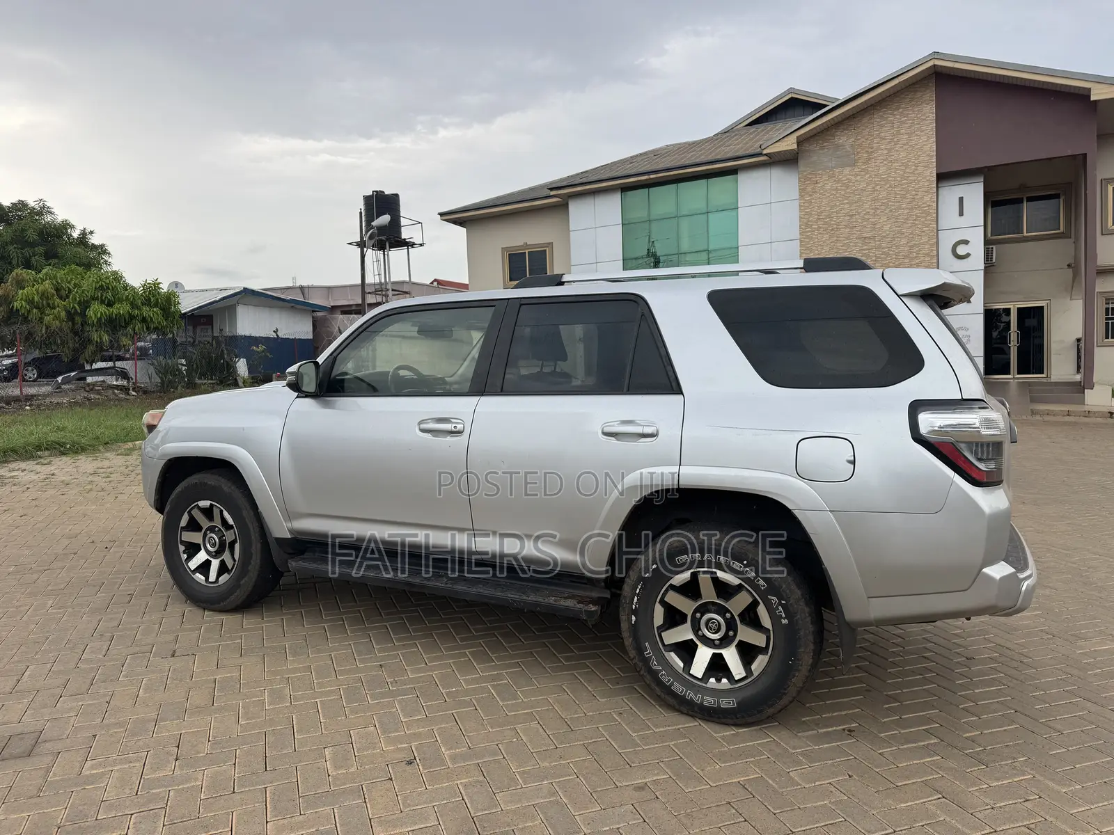 Toyota 4-Runner TRD Off Road 4dr 4x4 (4.0L 6cyl 5A) 2017 Silver