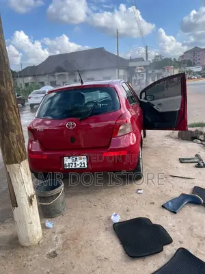Toyota Vitz 1.3 FWD 5dr 2010 Red