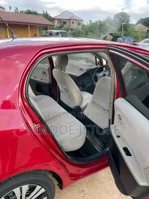 Toyota Vitz 1.3 FWD 5dr 2010 Red