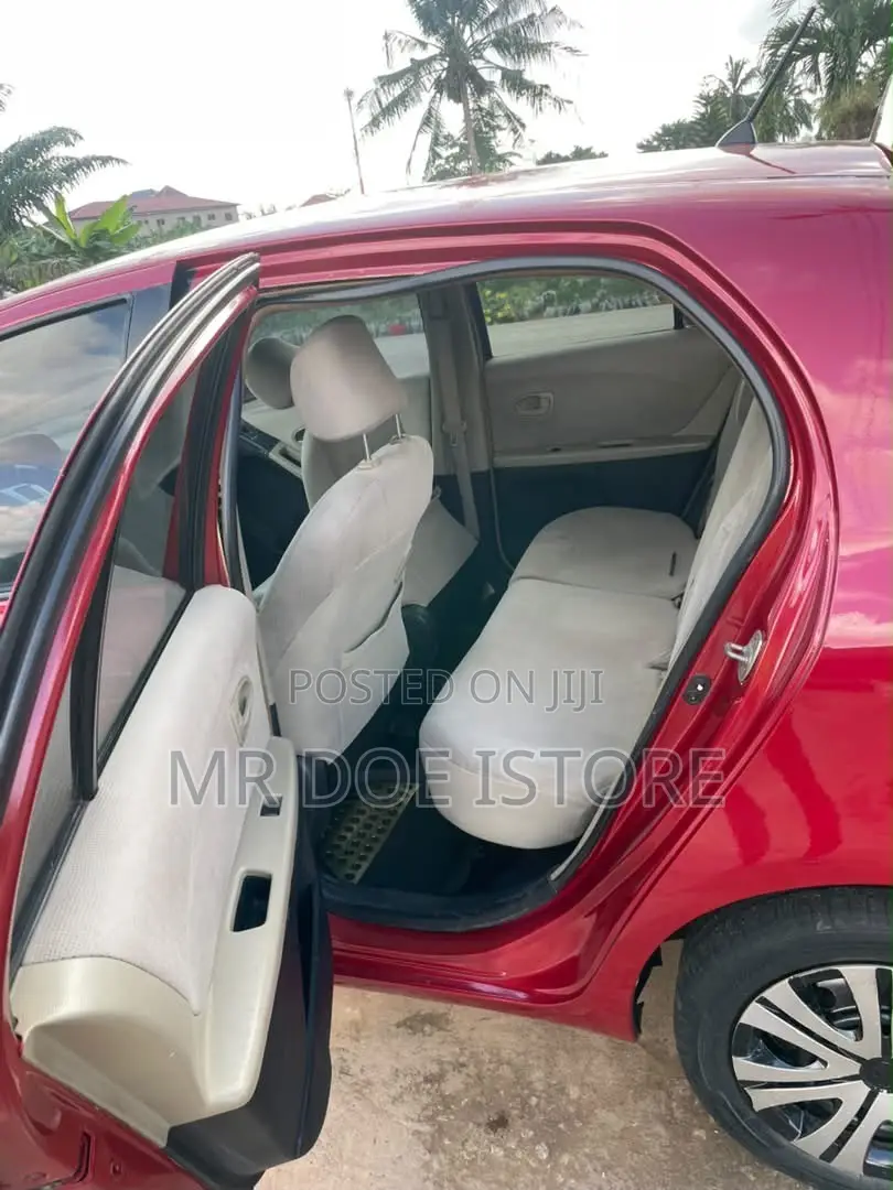 Toyota Vitz 1.3 FWD 5dr 2010 Red