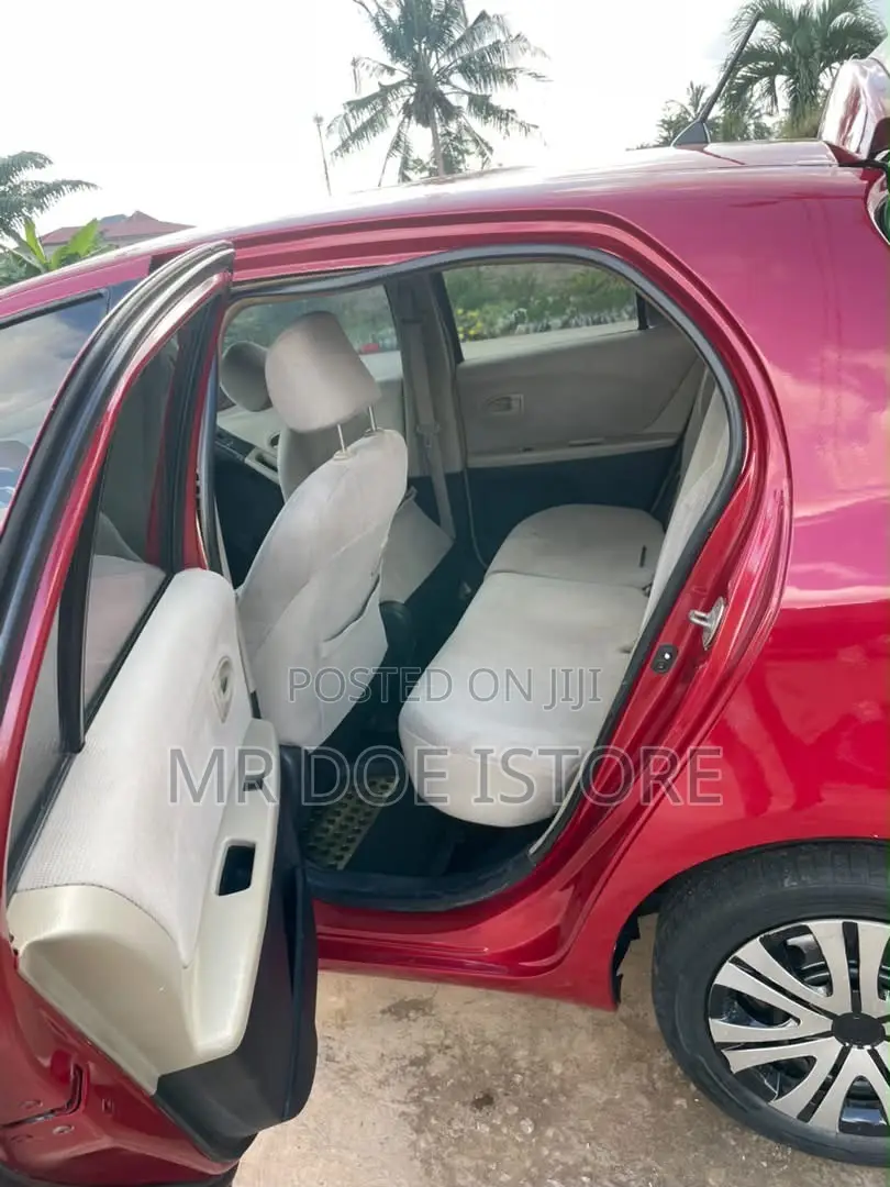 Toyota Vitz 1.3 FWD 5dr 2010 Red