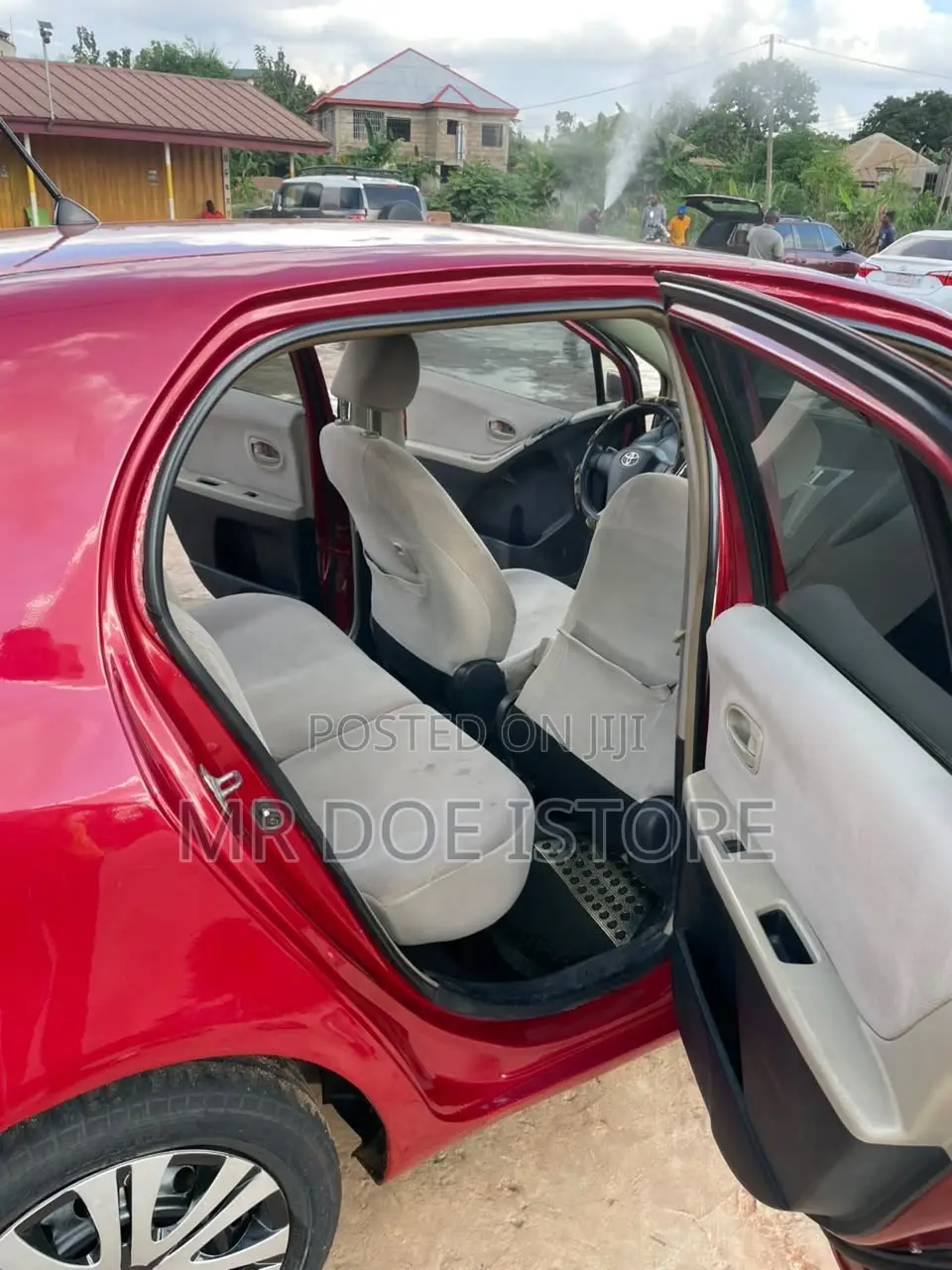 Toyota Vitz 1.3 FWD 5dr 2010 Red
