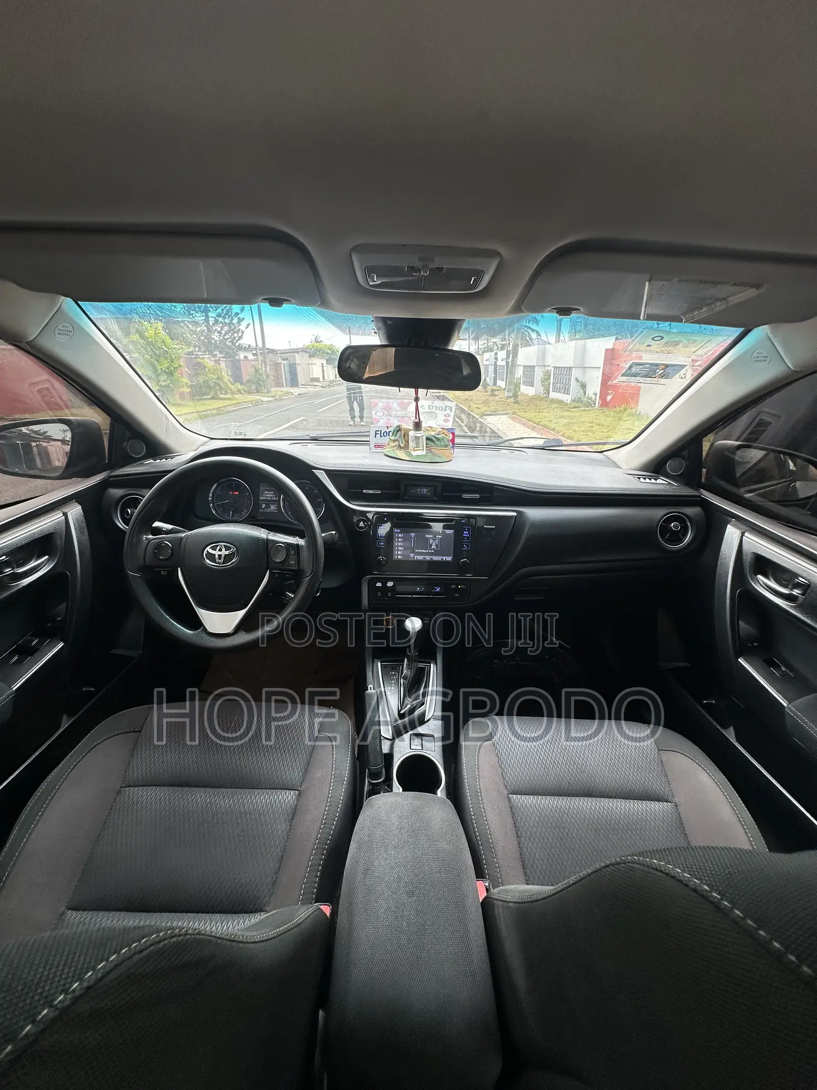 Toyota Corolla LE ECO w/Package 1 4dr Sedan (1.8L 4cyl CVT) 2017 Gray