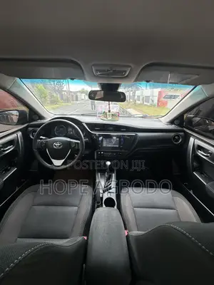 Toyota Corolla LE ECO w/Package 1 4dr Sedan (1.8L 4cyl CVT) 2017 Gray
