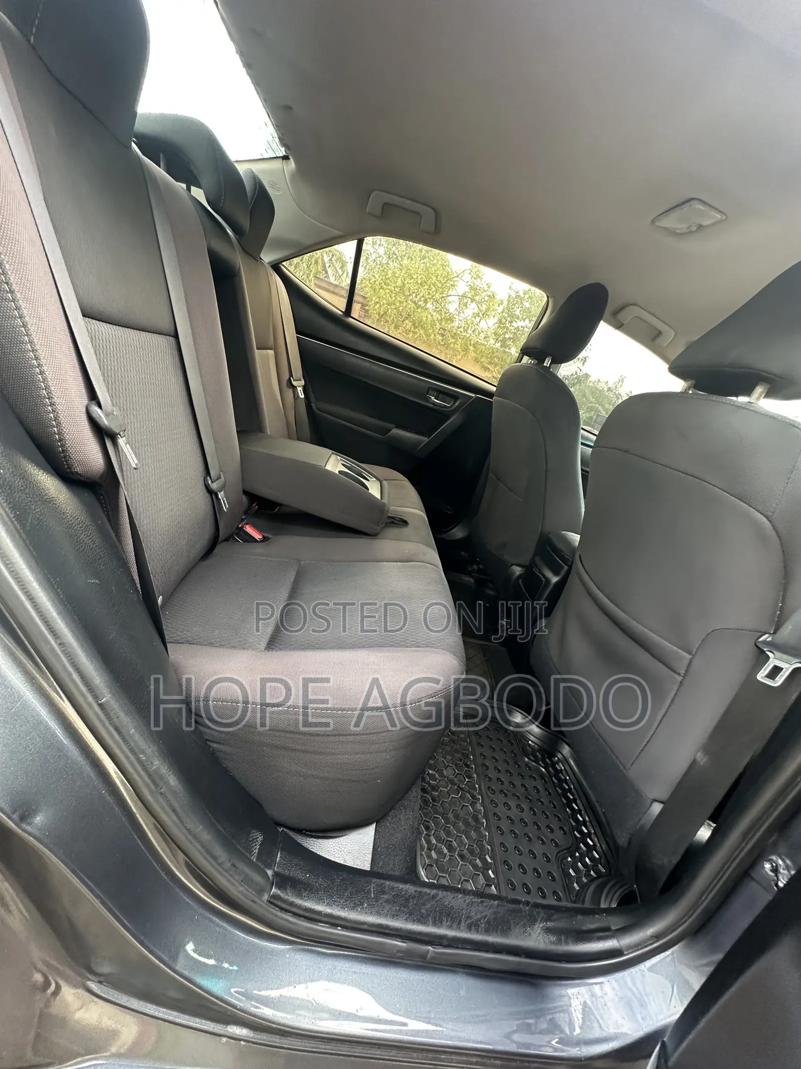 Toyota Corolla LE ECO w/Package 1 4dr Sedan (1.8L 4cyl CVT) 2017 Gray