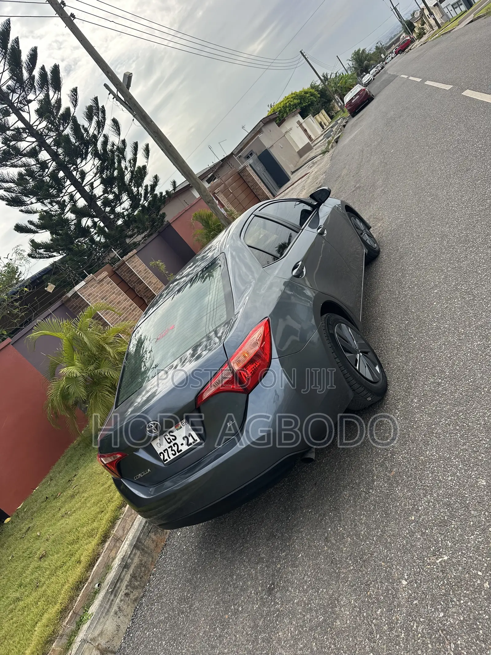 Toyota Corolla LE ECO w/Package 1 4dr Sedan (1.8L 4cyl CVT) 2017 Gray
