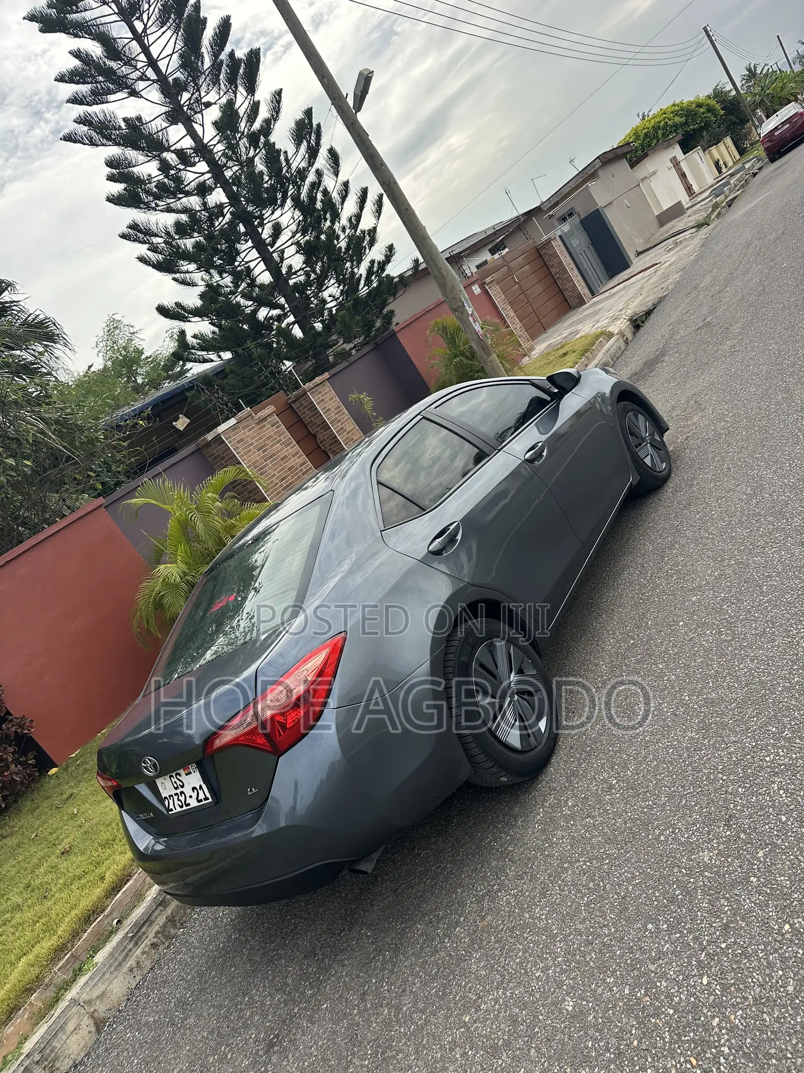 Toyota Corolla LE ECO w/Package 1 4dr Sedan (1.8L 4cyl CVT) 2017 Gray