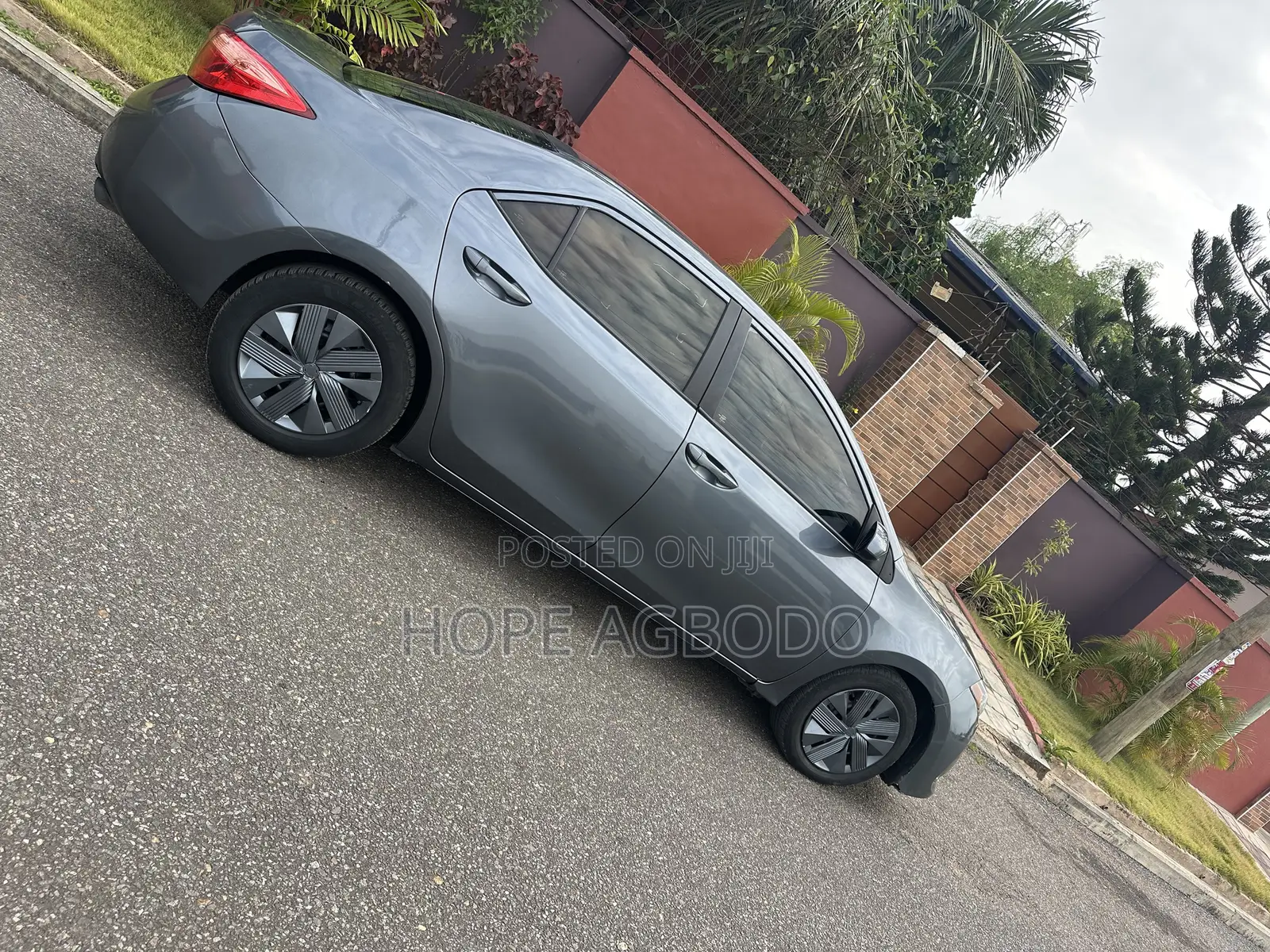 Toyota Corolla LE ECO w/Package 1 4dr Sedan (1.8L 4cyl CVT) 2017 Gray