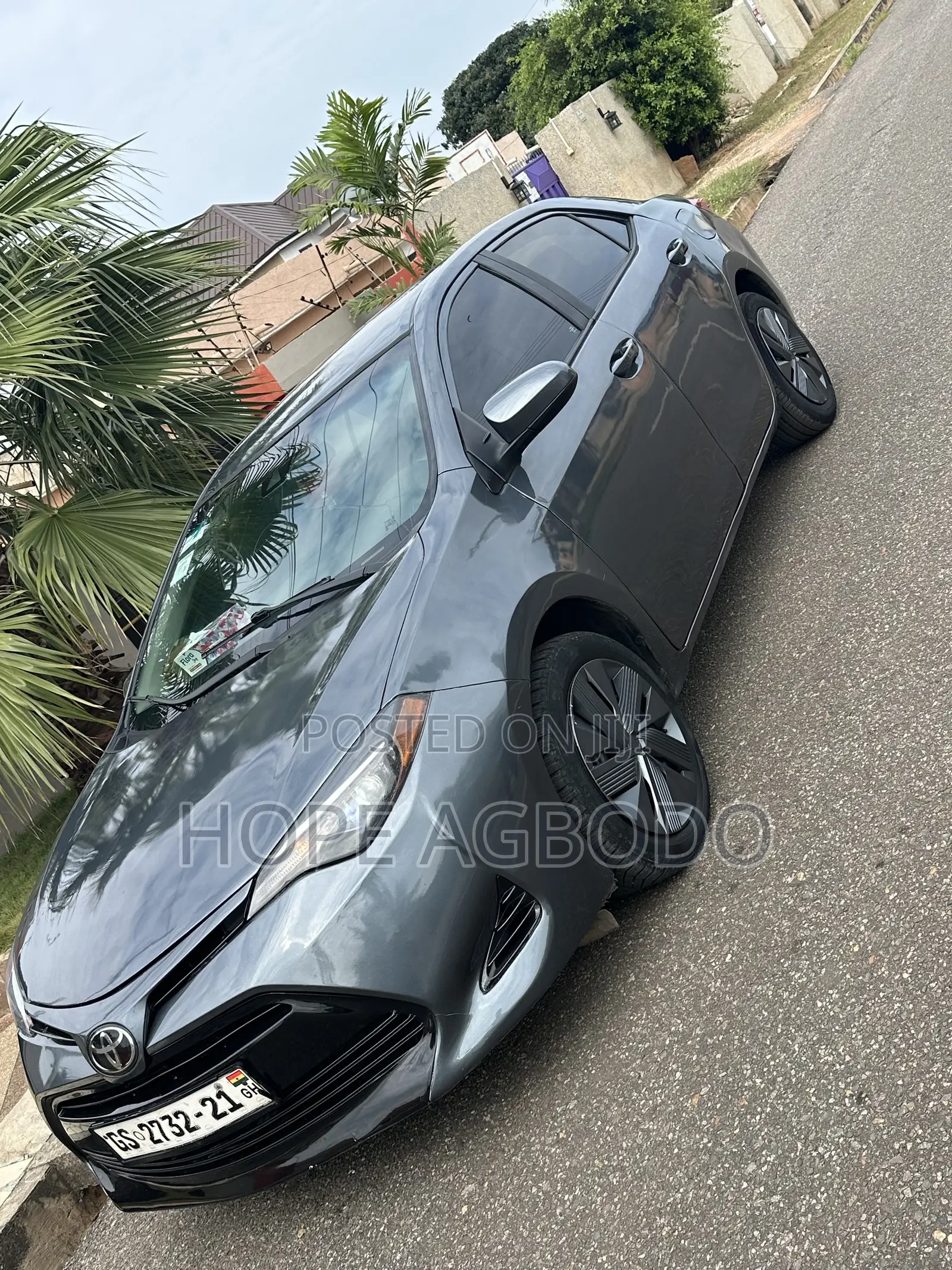 Toyota Corolla LE ECO w/Package 1 4dr Sedan (1.8L 4cyl CVT) 2017 Gray