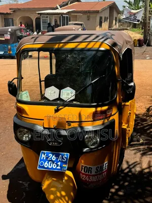 TVS Apache 160 4V 2025 Yellow