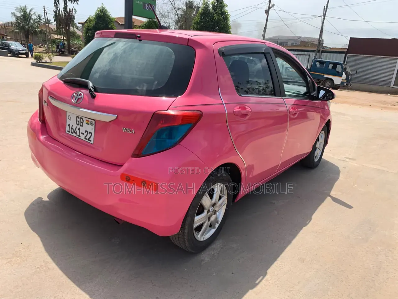 Toyota Vitz 1.3 FWD 3dr 2012 Pink
