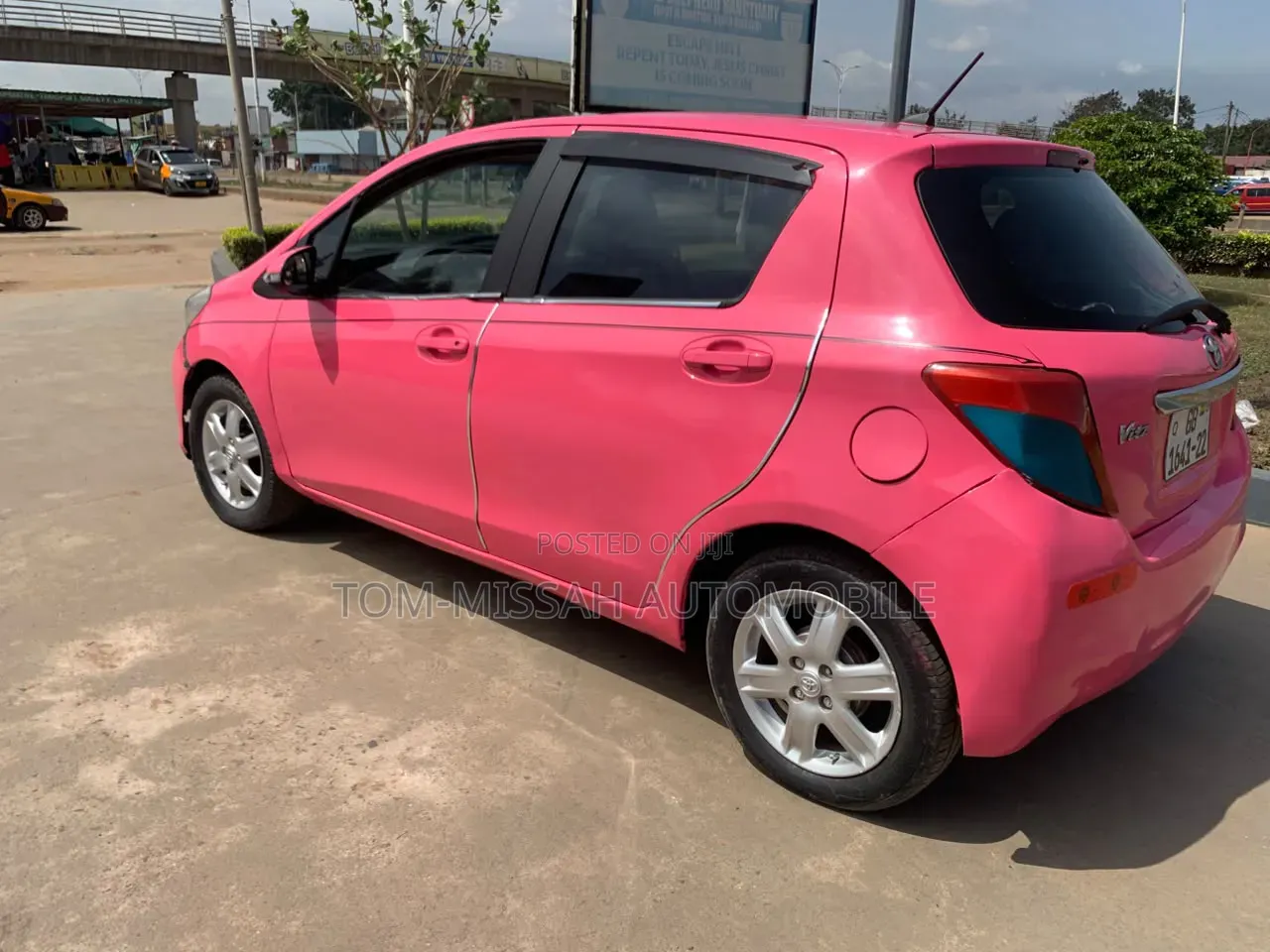 Toyota Vitz 1.3 FWD 3dr 2012 Pink