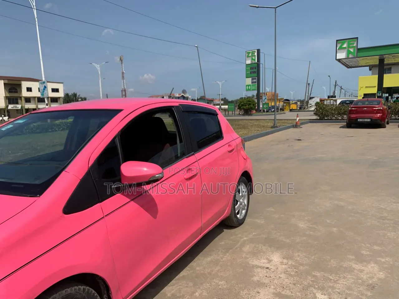 Toyota Vitz 1.3 FWD 3dr 2012 Pink