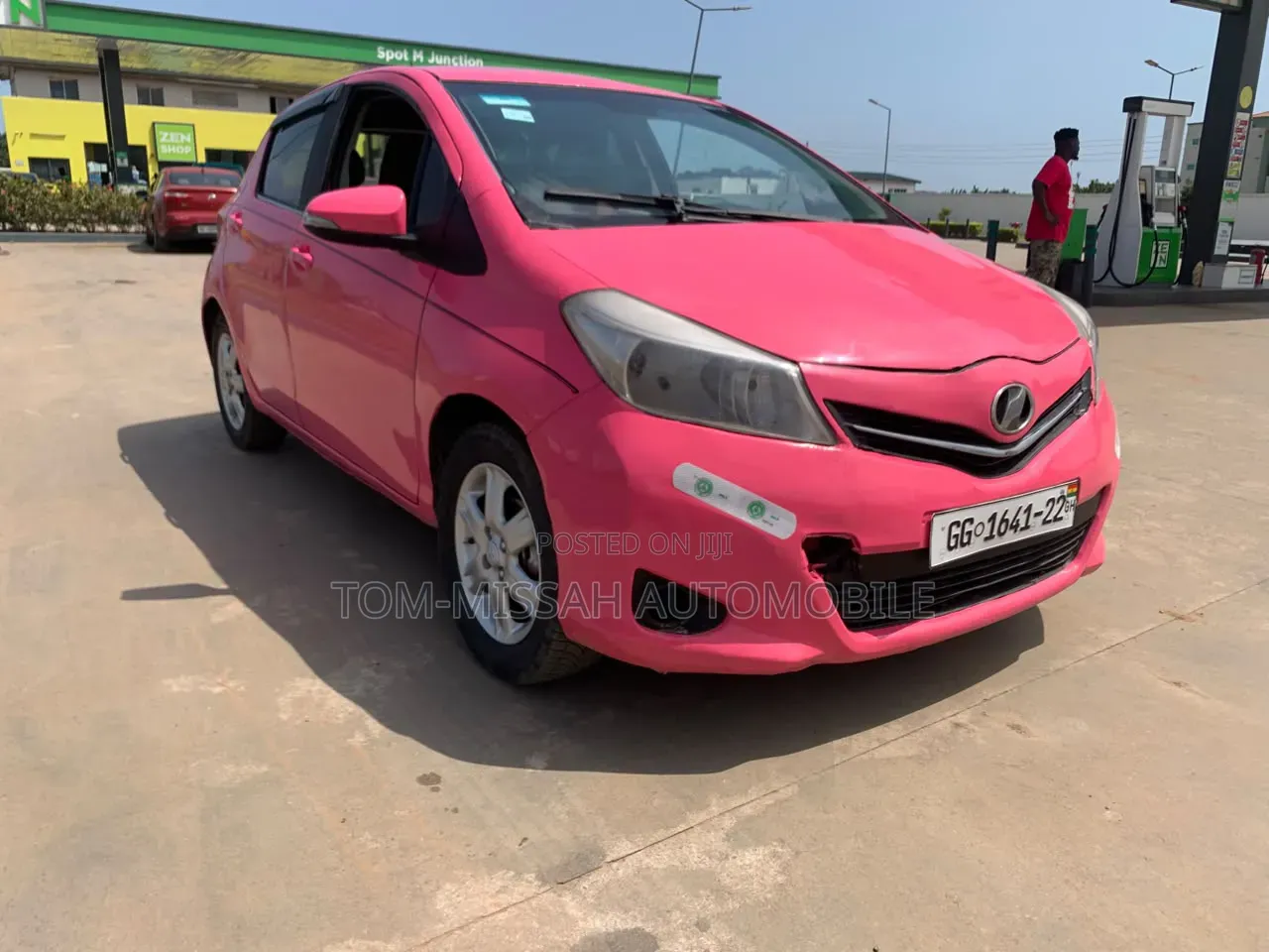 Toyota Vitz 1.3 FWD 3dr 2012 Pink