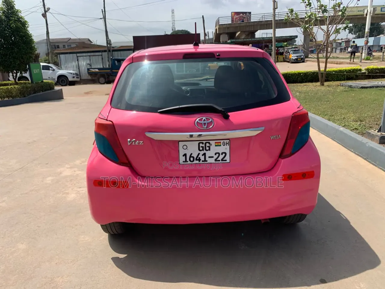 Toyota Vitz 1.3 FWD 3dr 2012 Pink