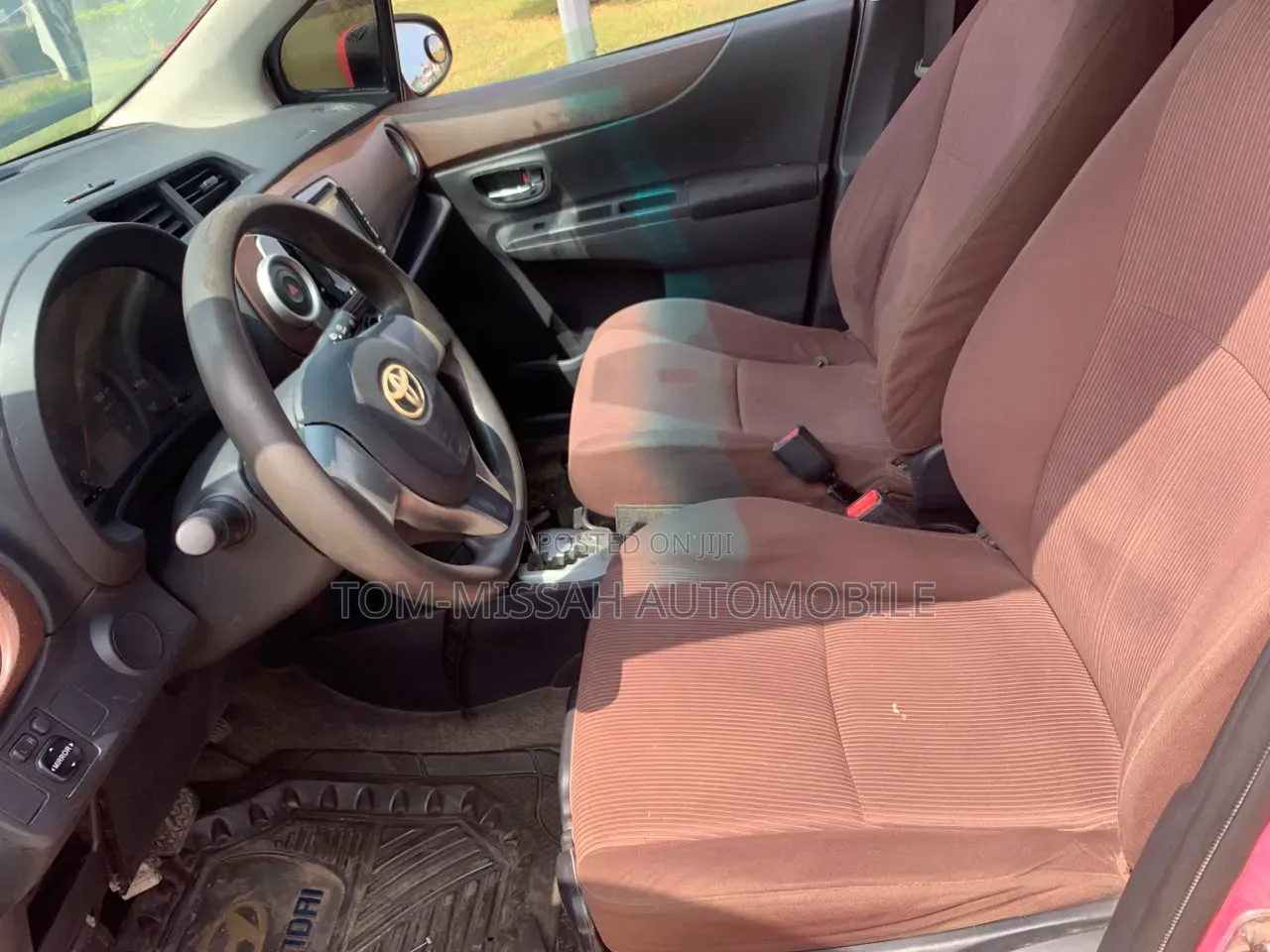 Toyota Vitz 1.3 FWD 3dr 2012 Pink