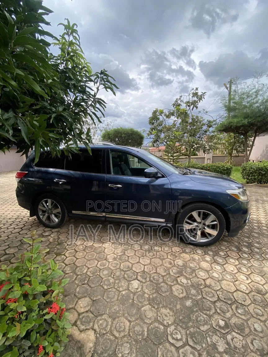 Nissan Pathfinder Platinum 4dr 4x4 (3.5L 6cyl) 2016 Blue