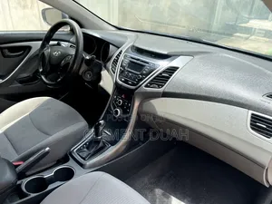 Hyundai Elantra SE Sedan FWD (1.8L 4cyl 6A) 2016 White