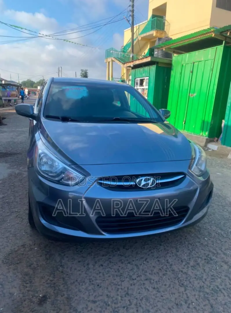 Hyundai Accent SE Hatchback 2016 Gray