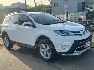 Toyota RAV4 SE AWD (2.5L 4cyl 6A) 2016 White
