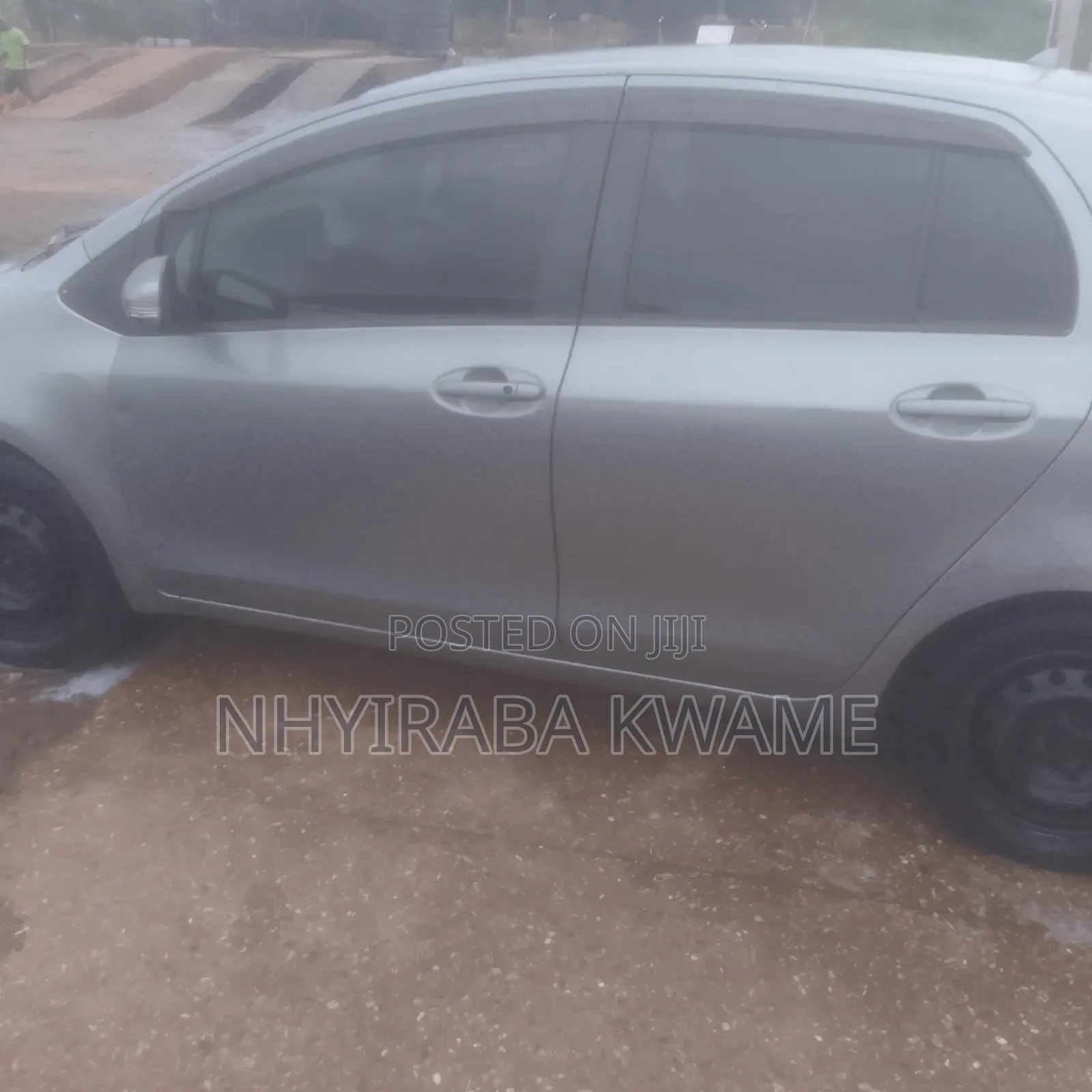 Toyota Vitz 1.5 FWD 5dr 2010 Gray