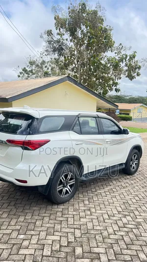 Toyota Fortuner 2.7 AWD 2019 White