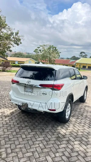 Toyota Fortuner 2.7 AWD 2019 White