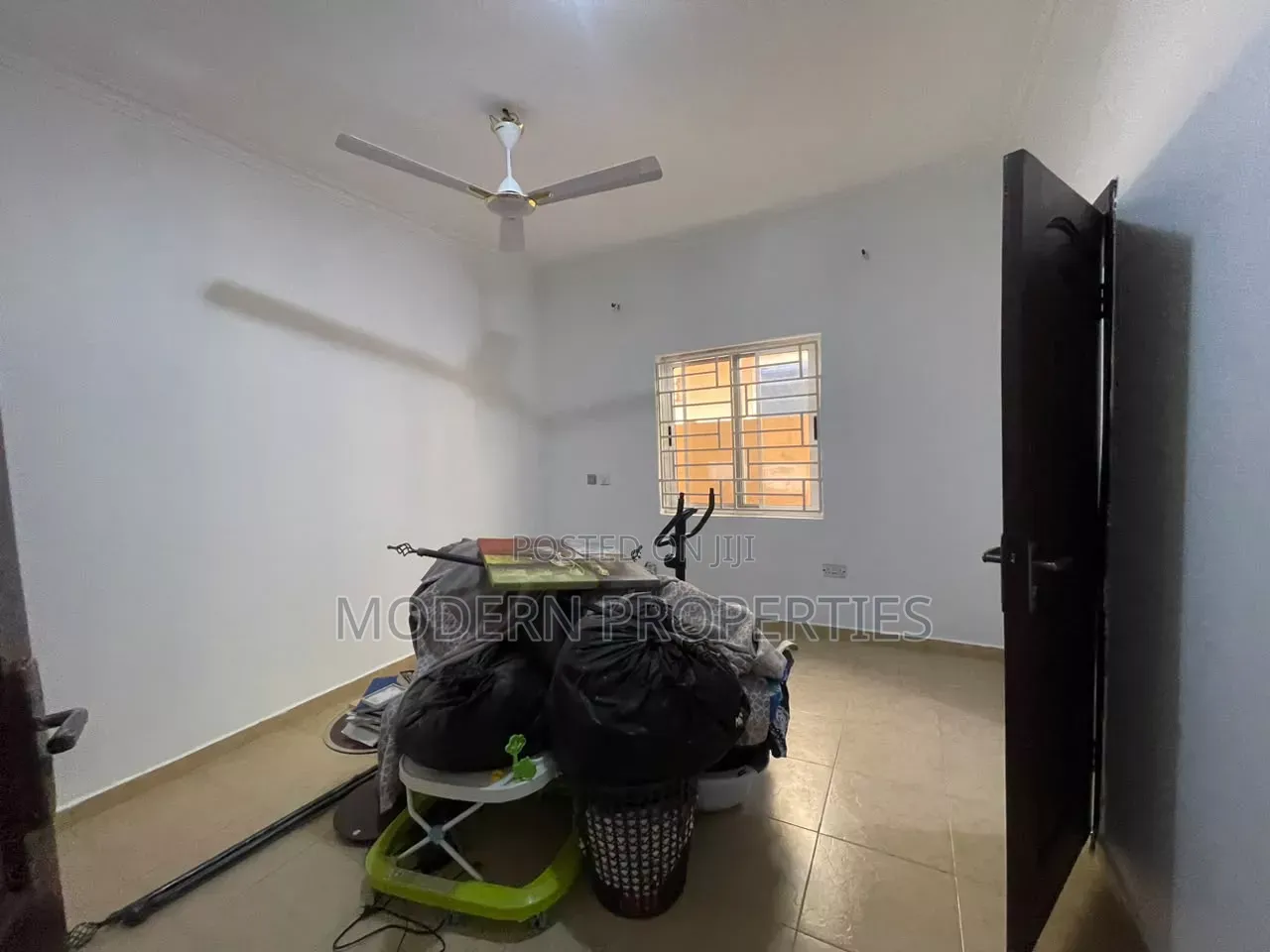 3bdrm House in Modern Properties, Baatsona Total for rent