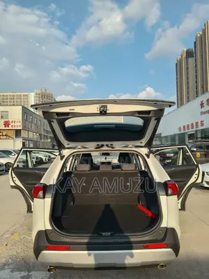Toyota RAV4 XLE Premium 2021 White