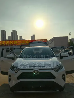 Toyota RAV4 XLE Premium 2021 White