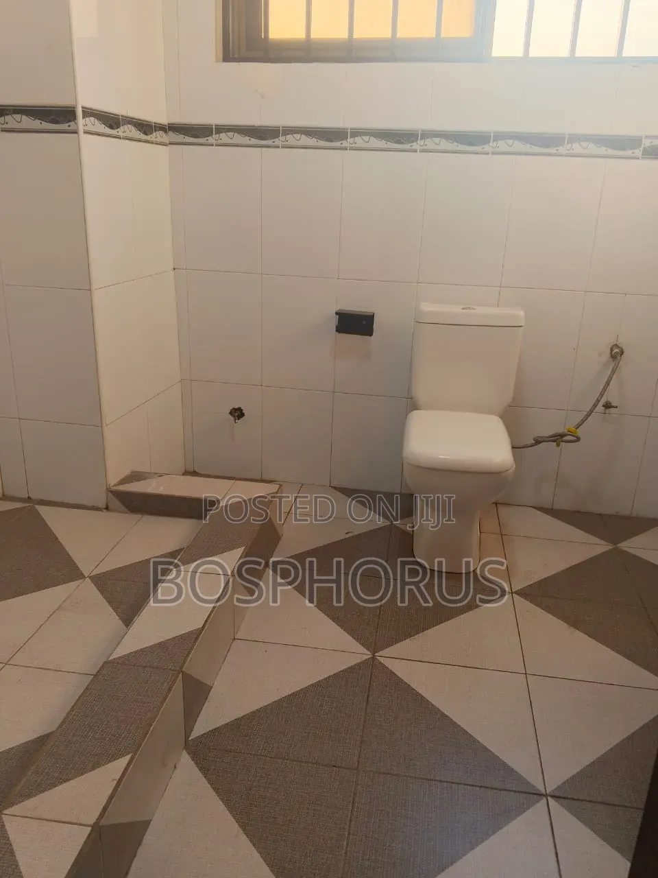 2bdrm Apartment in Lapaz, Nyanmekye for rent