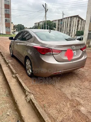 Hyundai Elantra Limited 2011 Gold