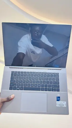 Laptop HP ZBook 16 Studio G10 32GB Intel Core i9 SSD 512GB
