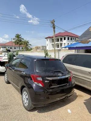 Toyota Vitz 1.3 FWD 5dr 2015 Purple