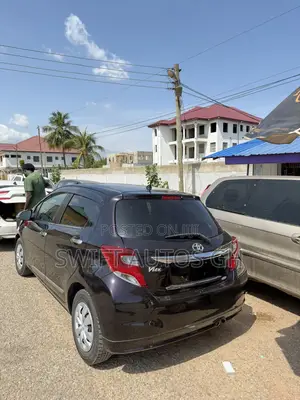Toyota Vitz 1.3 FWD 5dr 2015 Purple