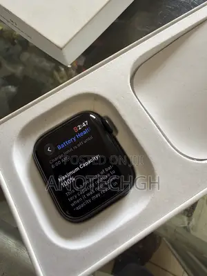 A Week Used Iwatch Se3 40mm. GPS and Lte